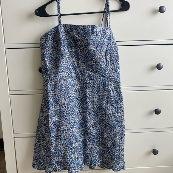Abercrombie & Fitch Dresses & Skirts - Abercrombie blue floral dress